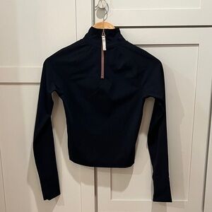 New Vuori half zip crop top black size
S